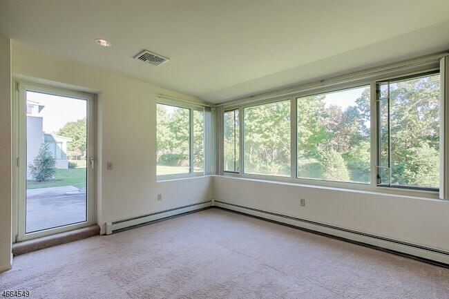 Building Photo - 1000 Gates Ct
