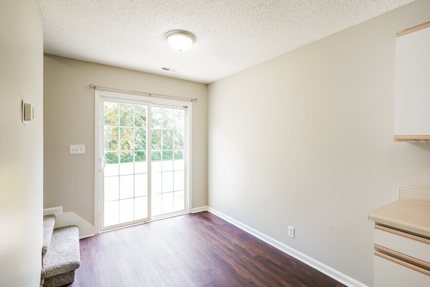 Building Photo - 1464 Rochester Dr