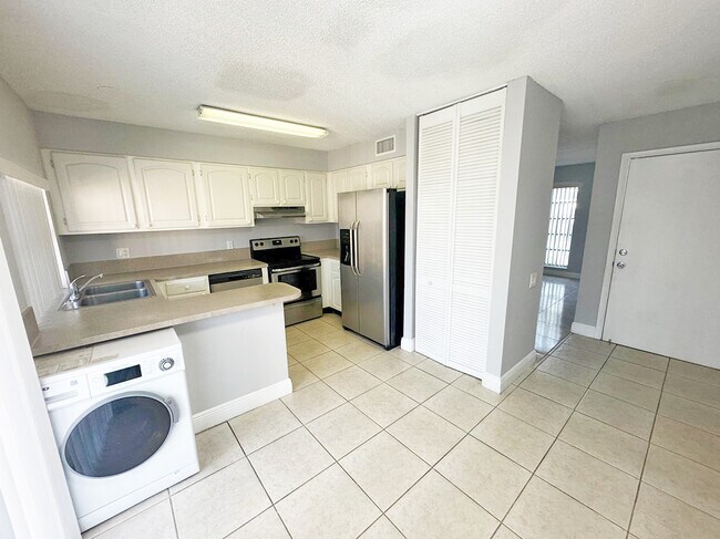 Building Photo - 4411 Treehouse Ln
