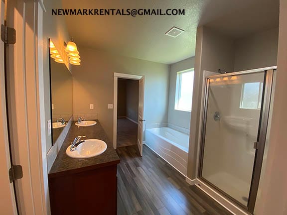 Master Bathroom - 1640 SW Panorama Dr