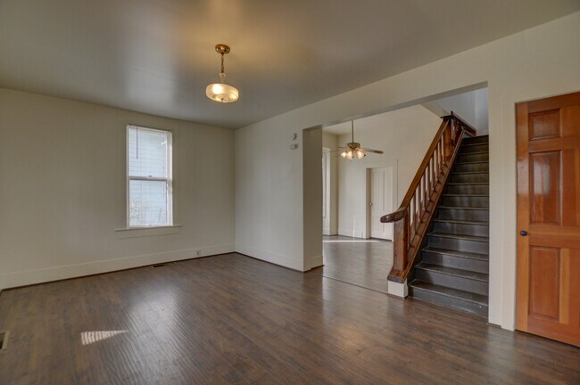 Building Photo - 114 N Willow St