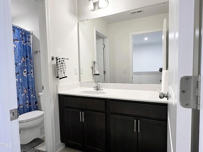 Building Photo - 5 Misty Grv Trl