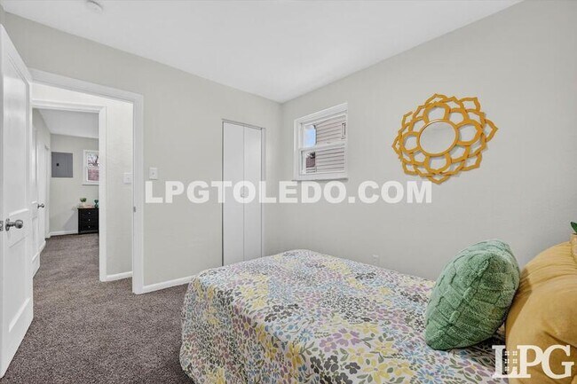 Building Photo - 927 W Northgate Pkwy