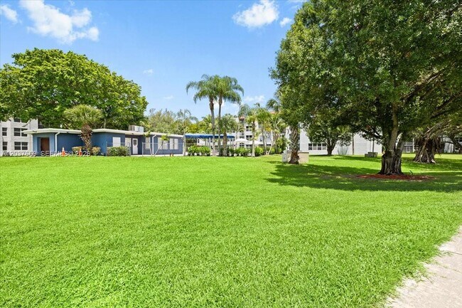 Building Photo - 9441 Evergreen Pl