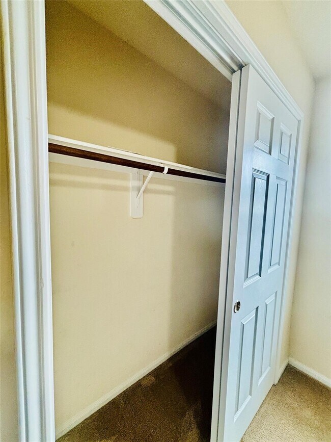 Building Photo - 9947 Valance Way
