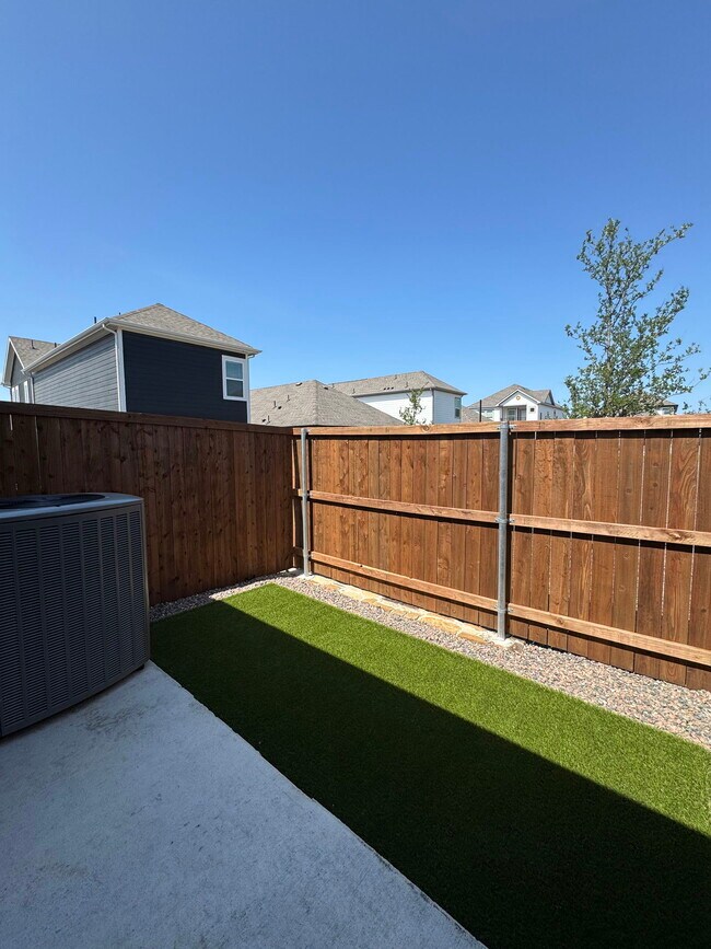 Building Photo - 1127 Eloise Dr