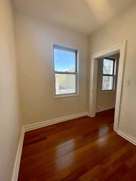 Extra room/ office off of large bedroom - 397 Manhattan Ave