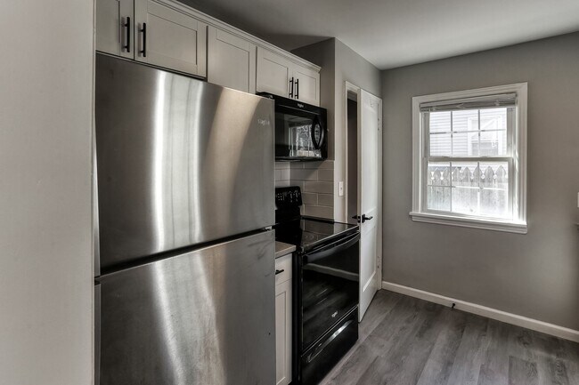 Building Photo - Amazing Aksarben Home