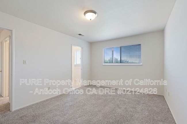 Building Photo - 908 Minaker Dr