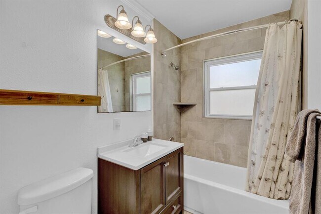 Building Photo - 5516 Chenevert St