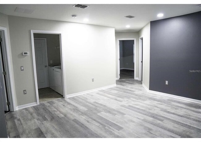 Building Photo - 4840 Poolside Dr