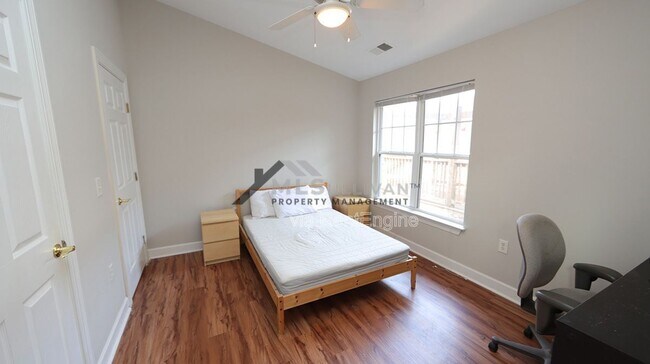 Building Photo - 929 Morreene Rd