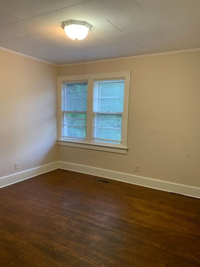 Building Photo - 225 Pine St