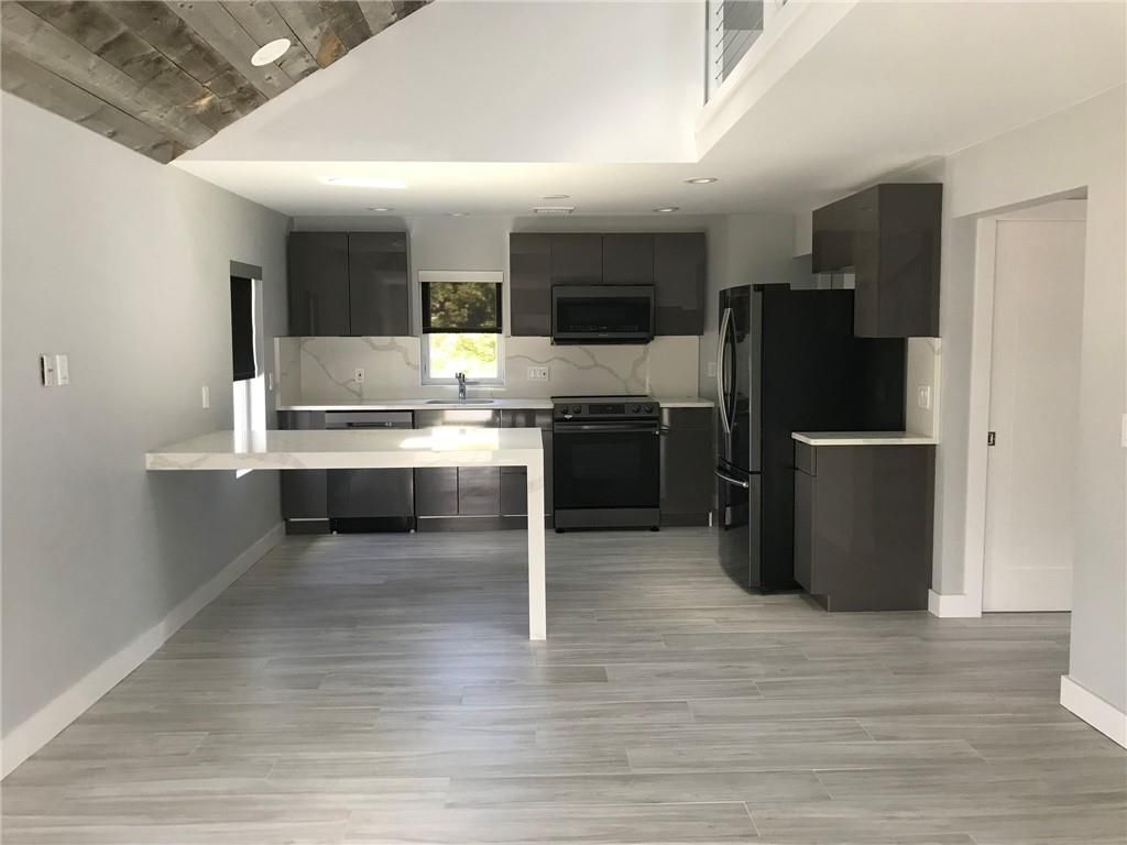 Building Photo - 850 Main St