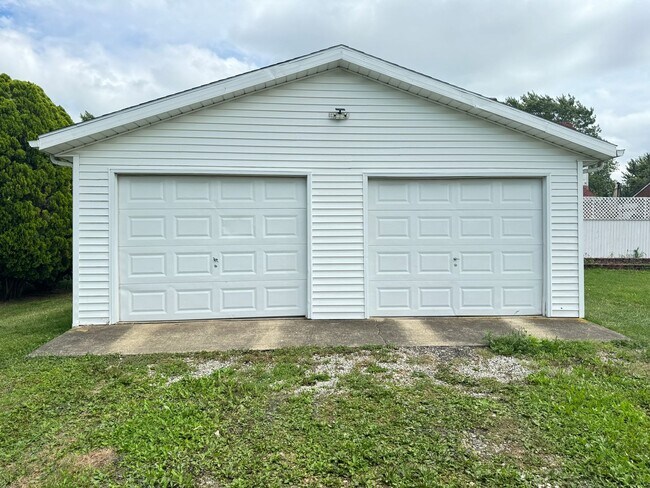 Building Photo - Rent to Own in Crestline Available Now