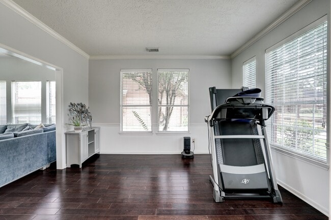 Building Photo - 1611 Falcon Ridge Blvd