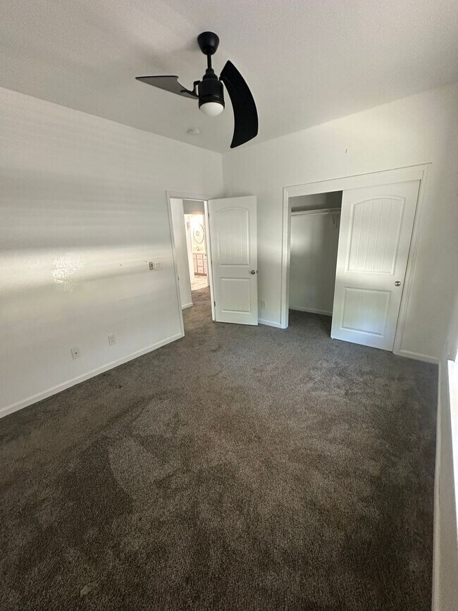 Building Photo - 3 bedroom 2 bath home for rent