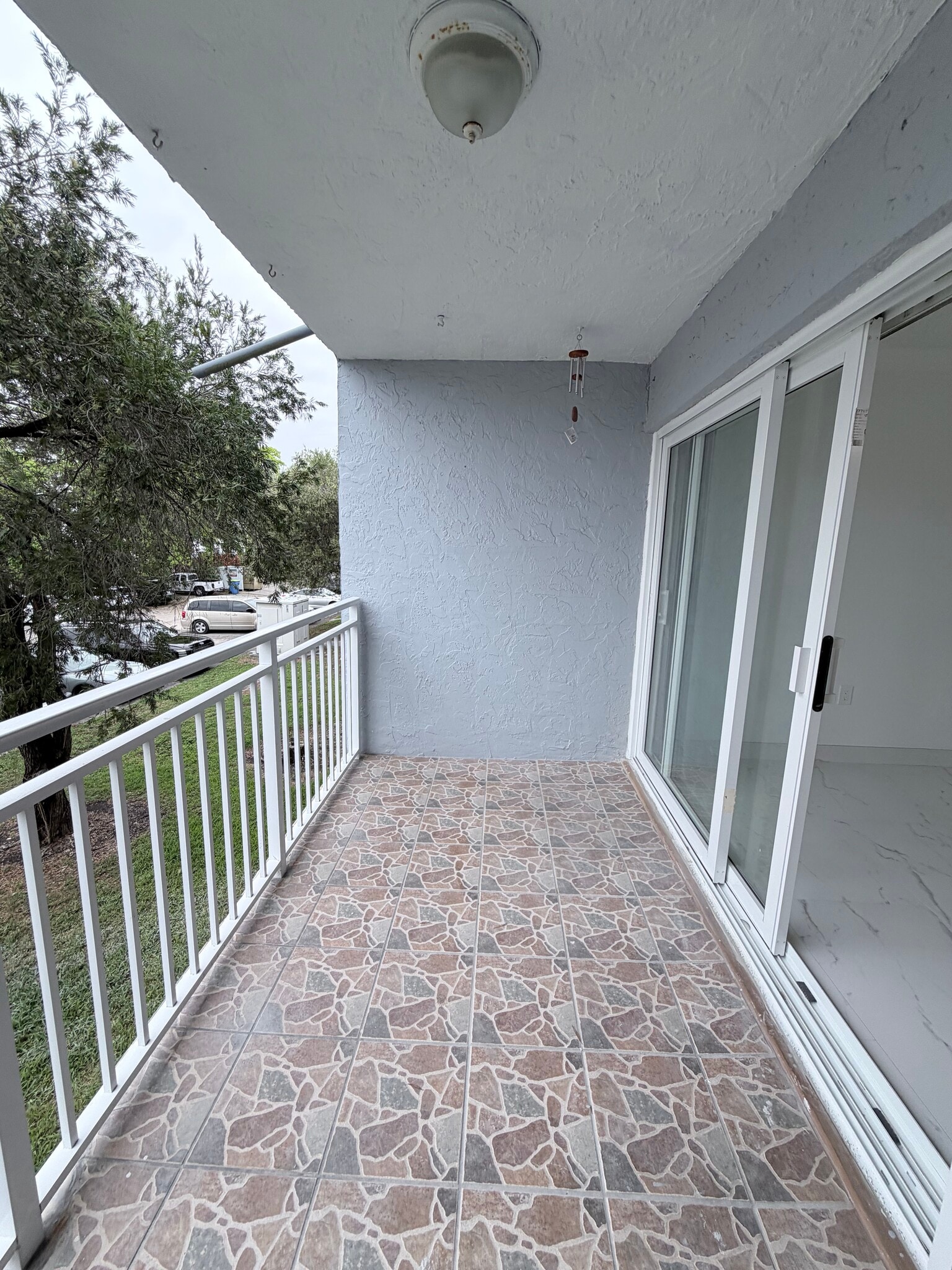 Building Photo - 9365 Fontainebleau Blvd