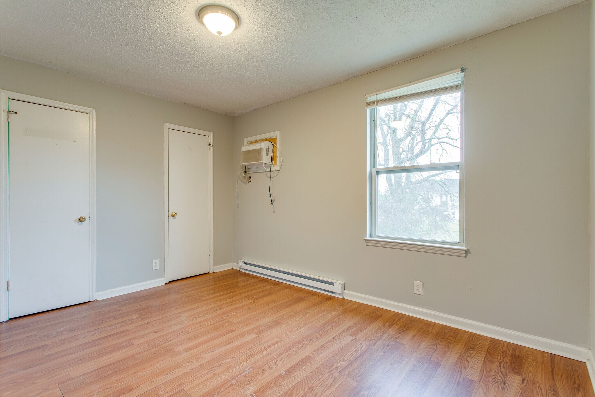 Building Photo - 2428 Woodale Ln