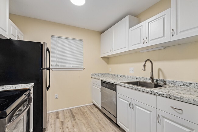 Building Photo - 225 S Tropical Trl