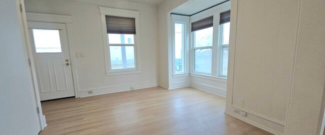 Building Photo - 2 story, 3bed/1bath Georgetown Gem