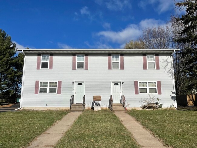 Building Photo - 554-556 E Wisconsin St