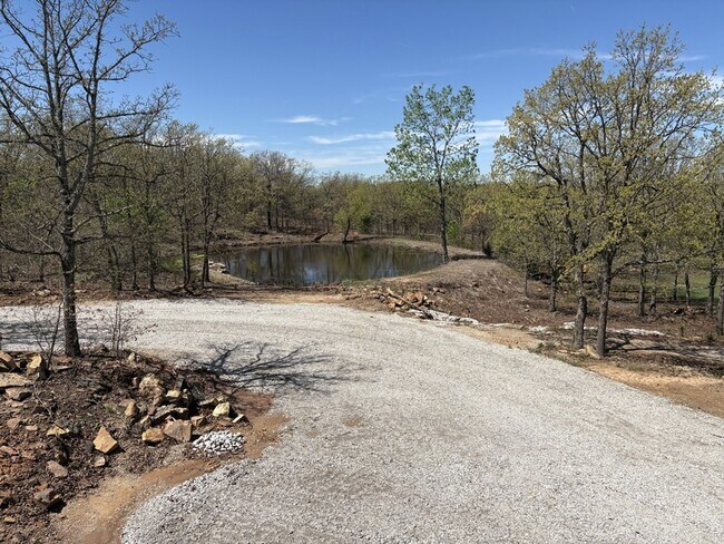 Building Photo - 285 Hermit Ln