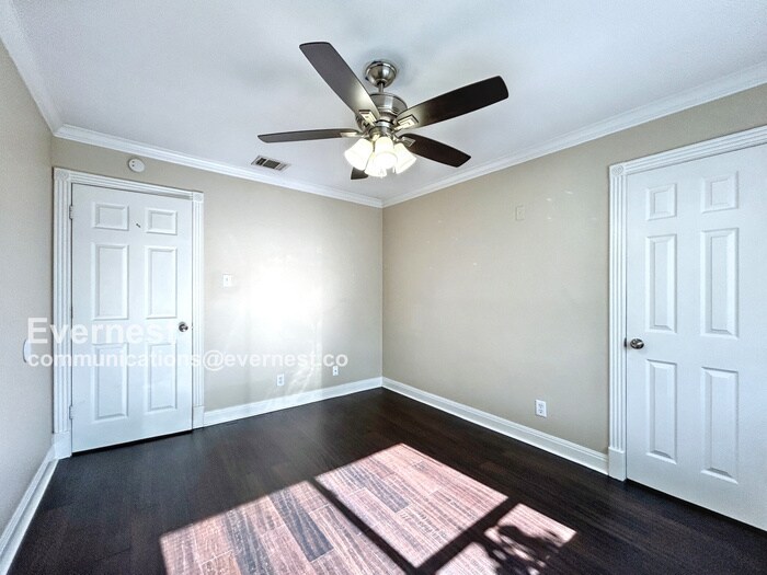 Building Photo - 2701 Deeringhill Dr