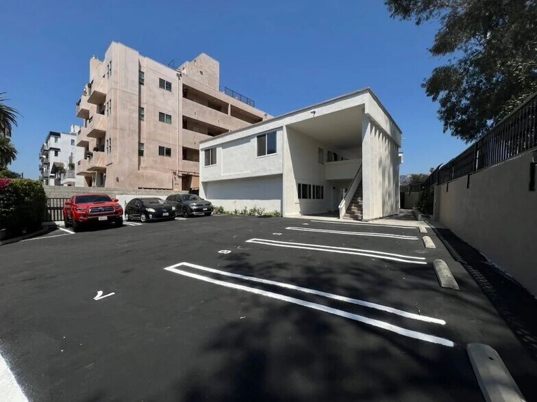 Building Photo - 5819 Carlton Way