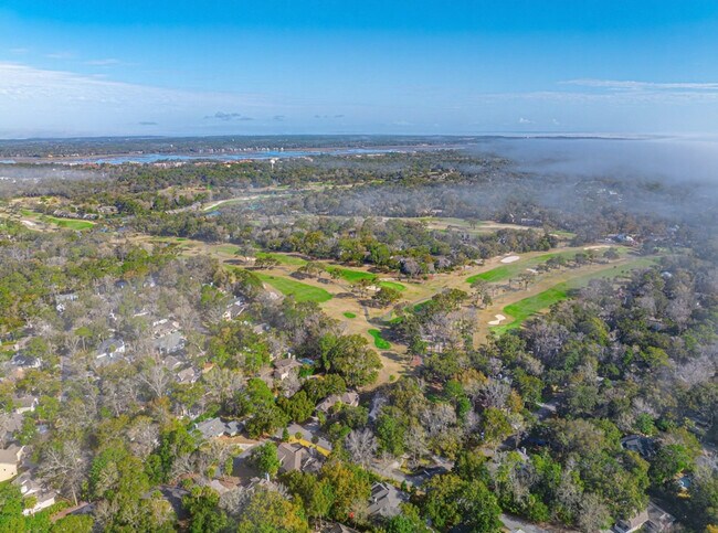 Building Photo - 8 Heath Dr