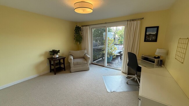 Building Photo - Pristine Single-Family Home in the Heart o...