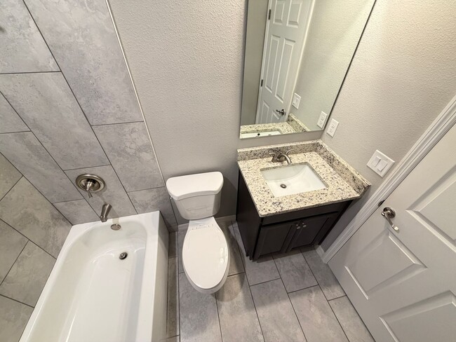 Building Photo - Available now!! Adorable 3 Bedroom / 2 Bathroom Home in Palm Bay!!