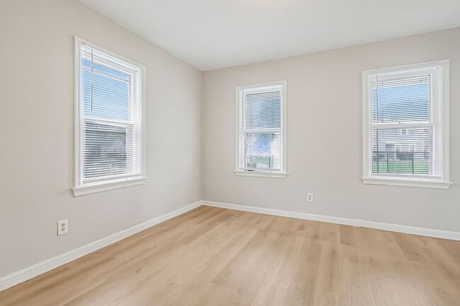 Building Photo - Newly Renovated - 3 Bed, 1.5 Bath Single-Family Home w/ Garage!!