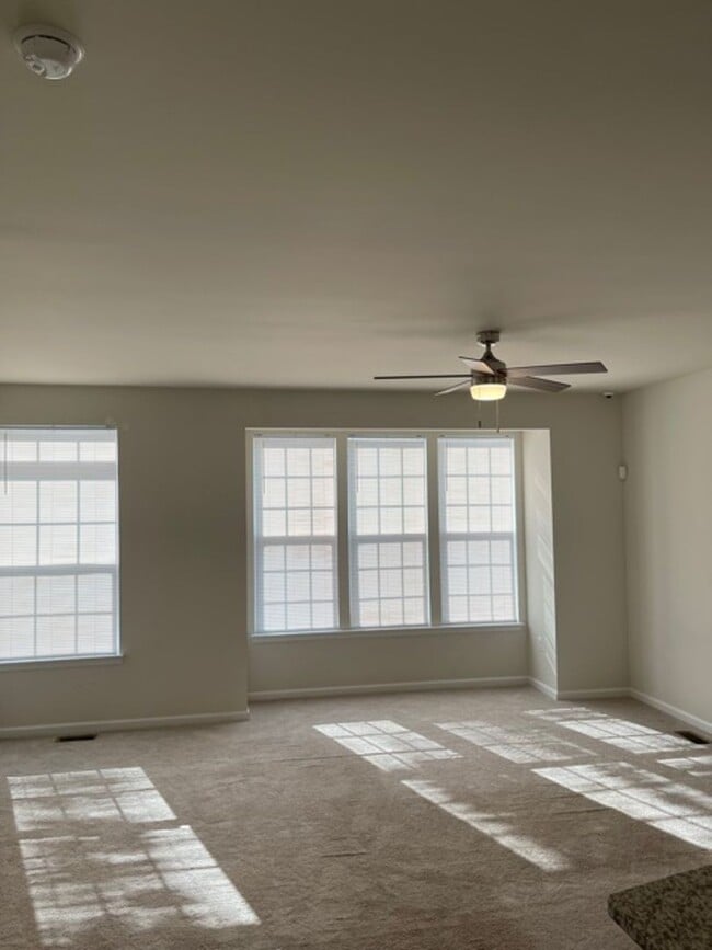 Building Photo - 314 Landing Dr