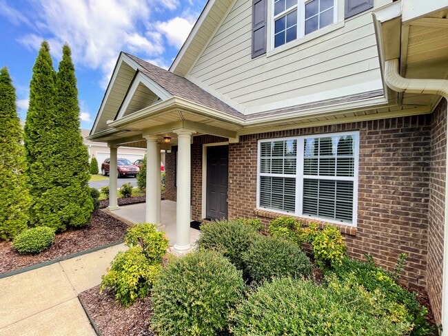 Building Photo - 57 NW Moore Farm Cir