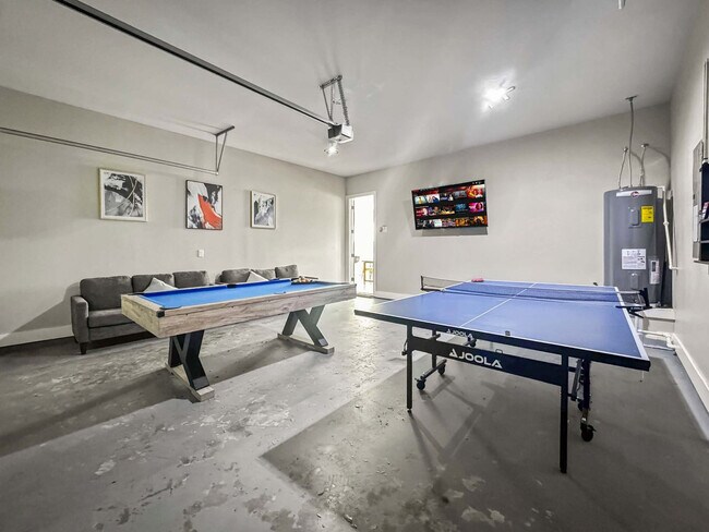 Building Photo - 2408 Pennsylvania Ave