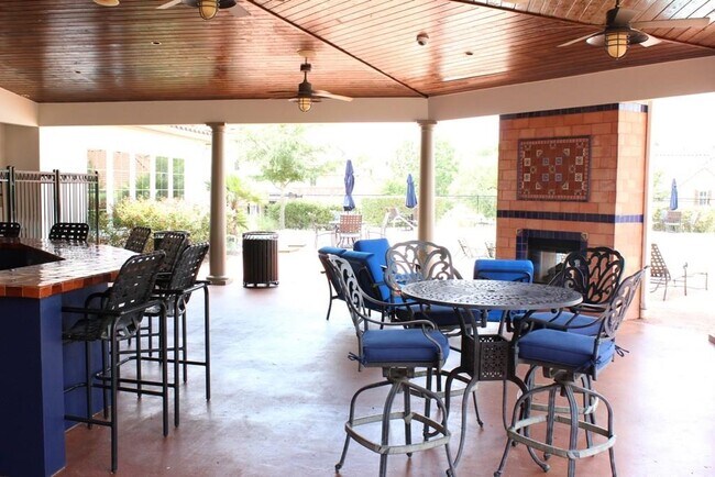 Building Photo - 9308 Villa Norte Dr