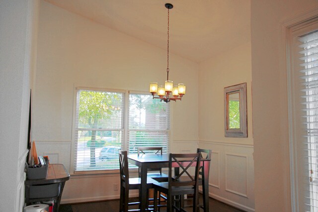 Building Photo - Stunning, Modern 2 Bed, 2 Bath with Office in Woodcroft!