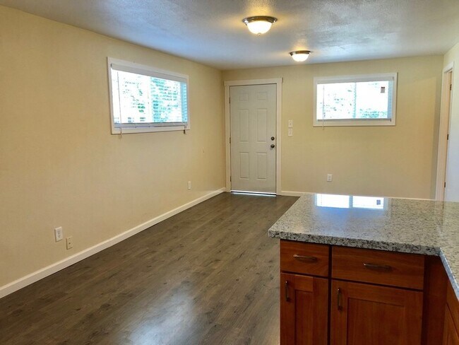 Building Photo - 1313 NE 131st Pl