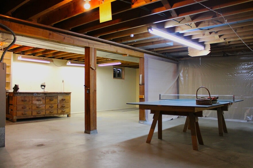 Building Photo - 2733 Debord Dr