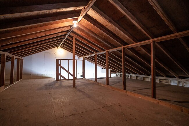 Building Photo - 230 15th Ave SE