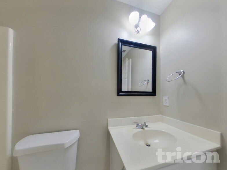 Building Photo - 4609 Insdale Ln NW