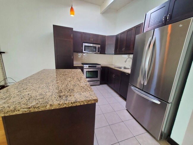 Building Photo - Kentfield 3x2 Flat + detached office, fron...