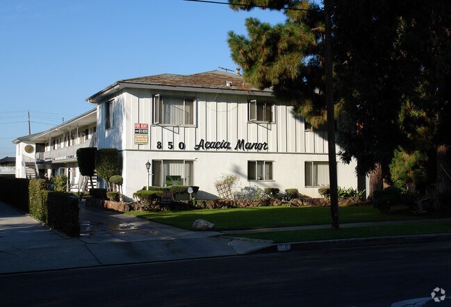 Primary Photo - Acacia Manor