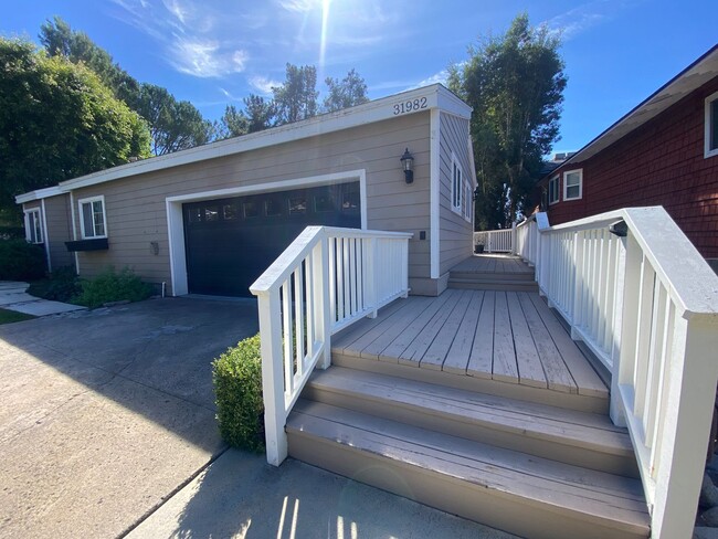 Building Photo - Single Story Home with Solar in Coto De Ca...