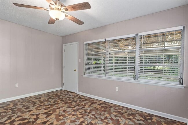 Building Photo - 4721 SW 47th Wy