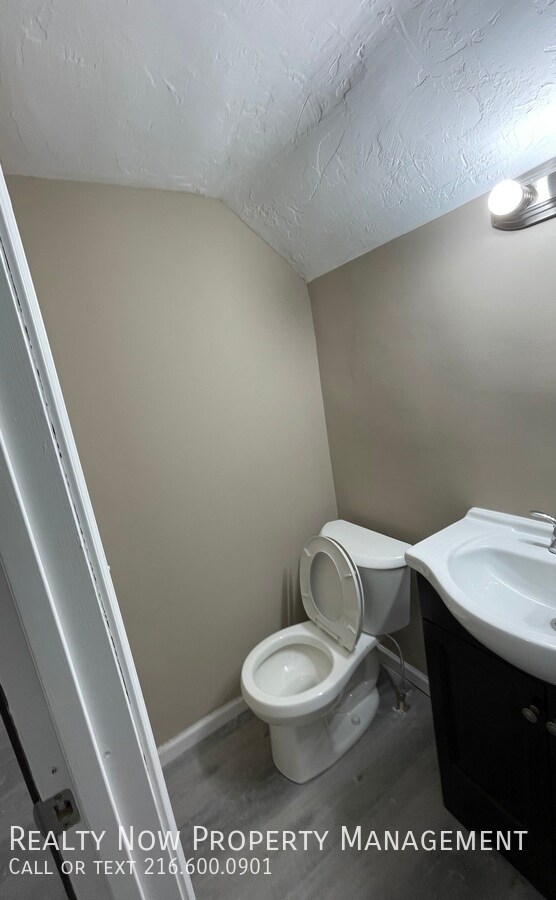 Building Photo - 1637 Coventry Rd