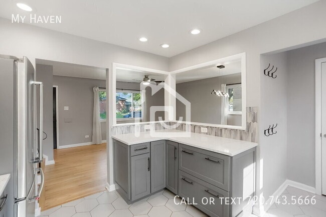 Building Photo - 2061 S Wolff St