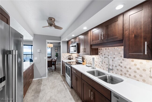 Building Photo - 12550 Lake Ave