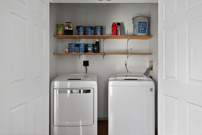 Building Photo - 6010 Sirenia Pl